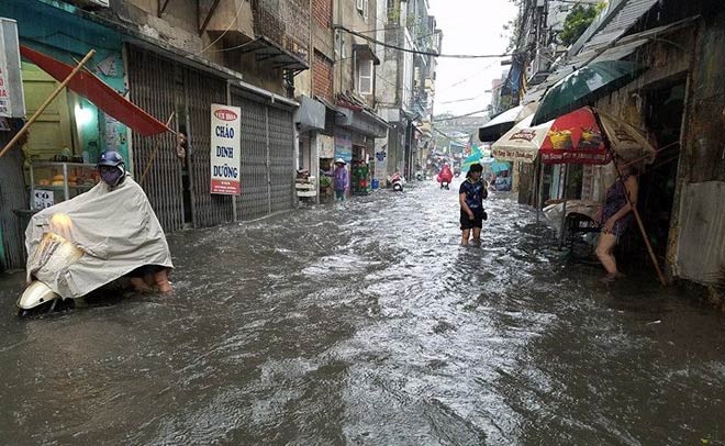 Hà Nội gặp mưa giông lớn, sấm sét ầm ầm vì gặp phải "Rãnh gió mùa" 