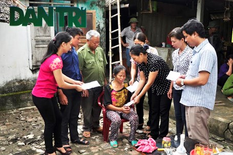 Hà Tĩnh: Sét đánh trúng hộ dân làm cháy nhà, một người ngất lịm