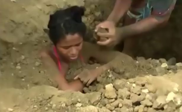 Trị bênh đau lưng do sét đánh bằng cách chôn sống - Chống sét Thiên Long